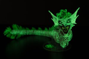 Dark Nights: Metal DC Multiverse Actionfigur The Joker Dragon Glow in the Dark Edition (Gold Label) 25 cm
