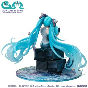 Mobile Suit Gundam x Hatsune Miku Lucrea PVC Statue Hatsune Miku x OO Gundam 45th Anniversary 17 cm
