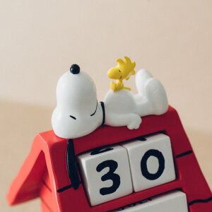 Peanuts 3D Ewiger Kalender Snoopy Hundehütte