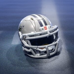 Transformers x NFL Actionfigur Dallas Cowboys: Starblitz 14 cm