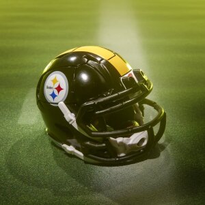 Transformers x NFL Actionfigur Pittsburgh Steelers: Steelsmash 14 cm