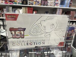 Evoretro Acryl Display Case für Pokemon 151 UPC Box und Mega Charizard X UPC Box 23 x 39 cm