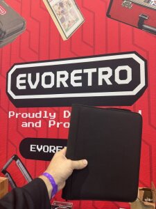 Evoretro Topload Album 2x2 160 Karten Schwarz 24,4 x 19,1 cm
