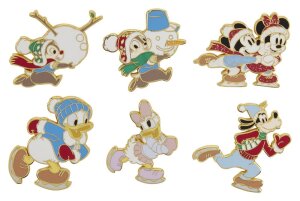 Mickey & Friends by Loungefly Ansteck-Pins Winter Activities Blind Display (12)